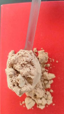 Sprühgetrocknetes Tierserum - schwachgelb mit speziellem Geruch von Blutprodukten